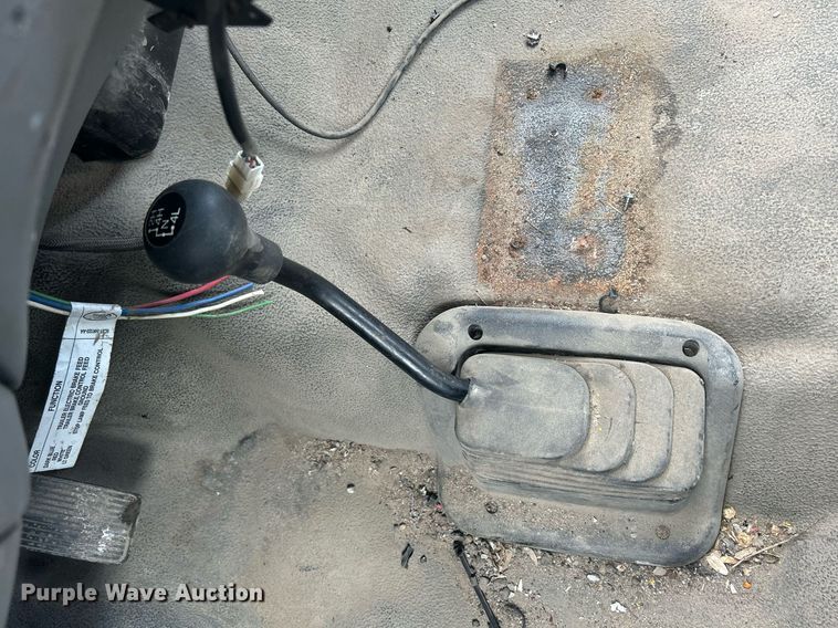 image for item DR4583 2005 Ford F350 Super Duty XL  pickup truck