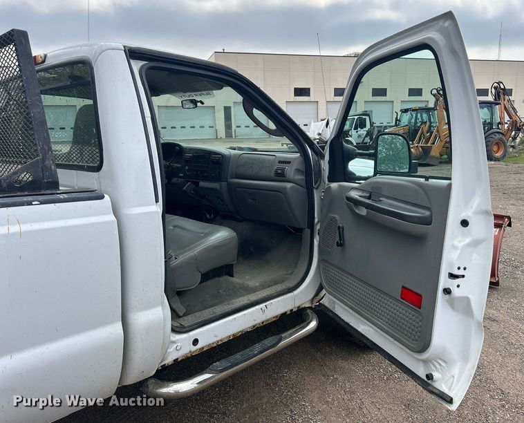 image for item DR4583 2005 Ford F350 Super Duty XL  pickup truck