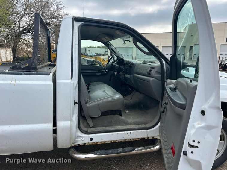 image for item DR4583 2005 Ford F350 Super Duty XL  pickup truck