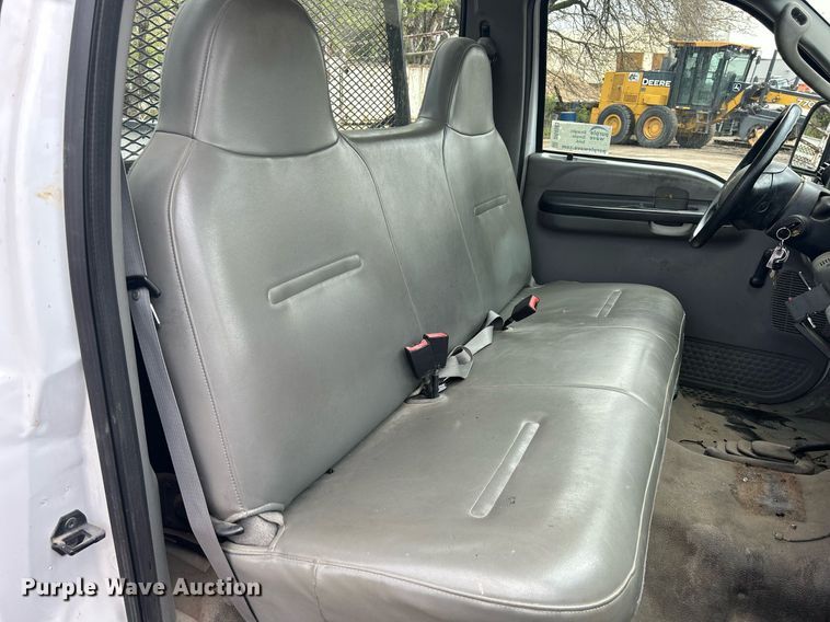 image for item DR4583 2005 Ford F350 Super Duty XL  pickup truck