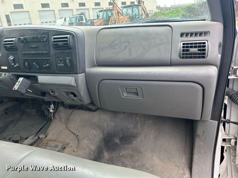 image for item DR4583 2005 Ford F350 Super Duty XL  pickup truck