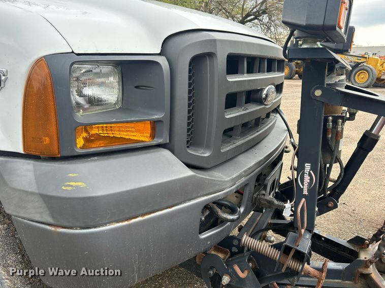 image for item DR4583 2005 Ford F350 Super Duty XL  pickup truck