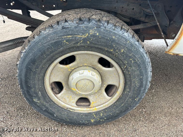 image for item DR4583 2005 Ford F350 Super Duty XL  pickup truck