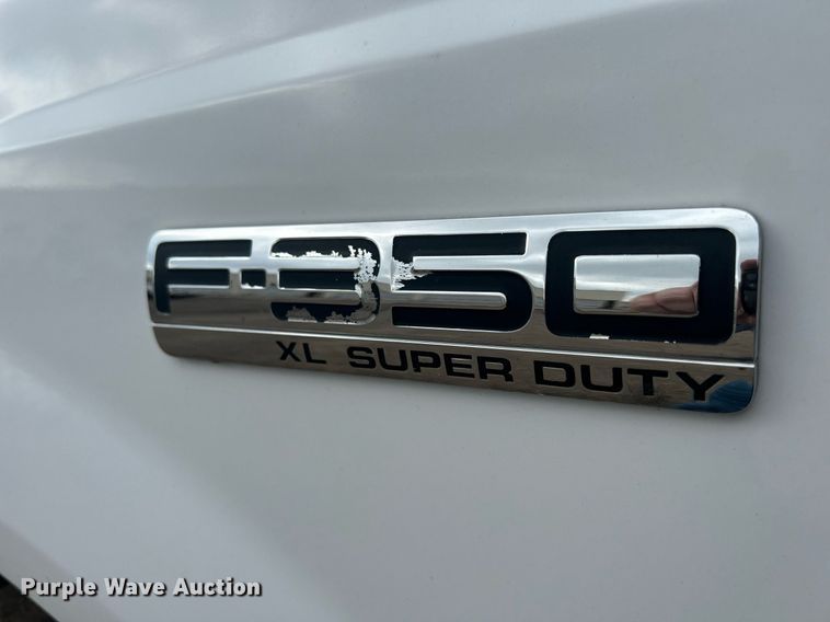 image for item DR4583 2005 Ford F350 Super Duty XL  pickup truck