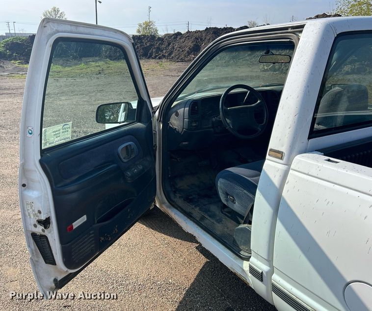 image for item DR4585 1997 Chevrolet C1500  pickup truck