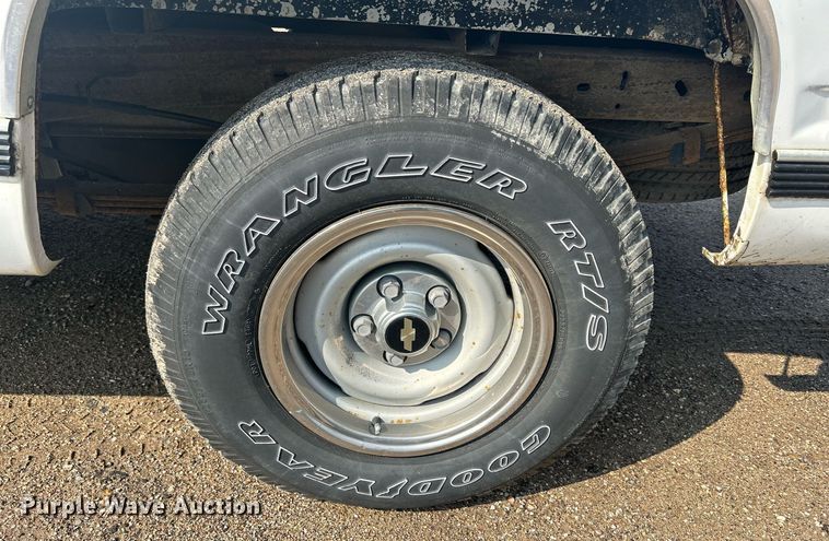 image for item DR4585 1997 Chevrolet C1500  pickup truck