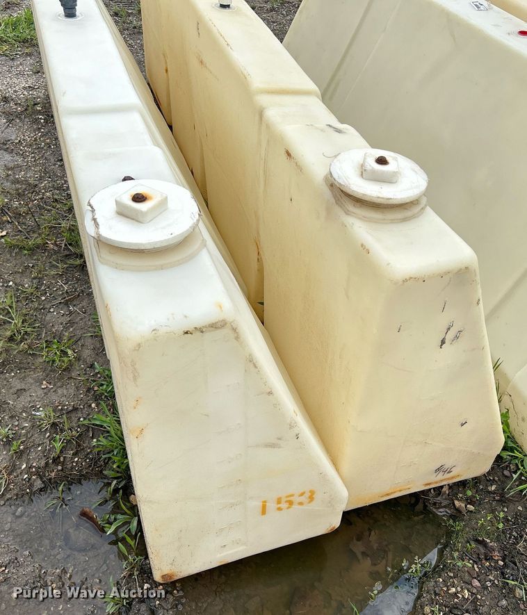 image for item DR4589 (2) barricades