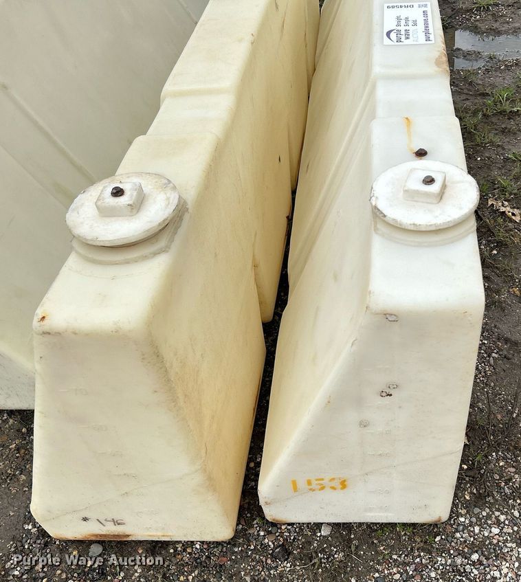 image for item DR4589 (2) barricades