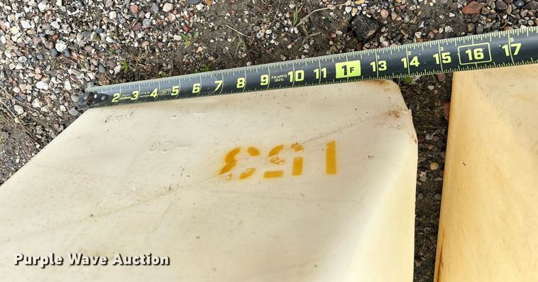 image for item DR4589 (2) barricades