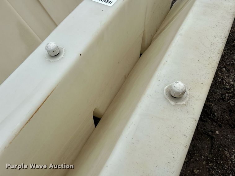 image for item DR4591 (2) barricades