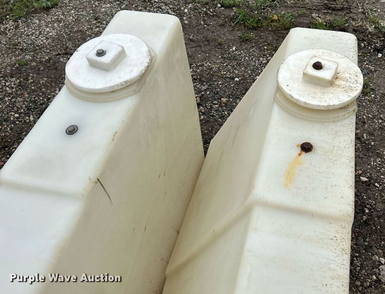 image for item DR4591 (2) barricades