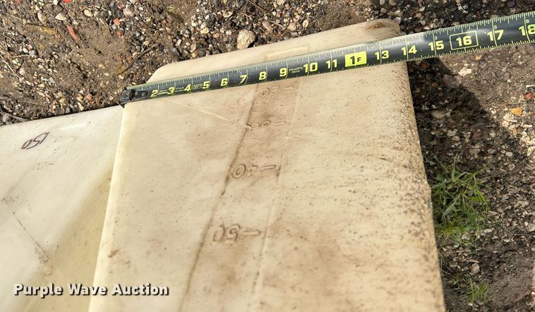 image for item DR4591 (2) barricades