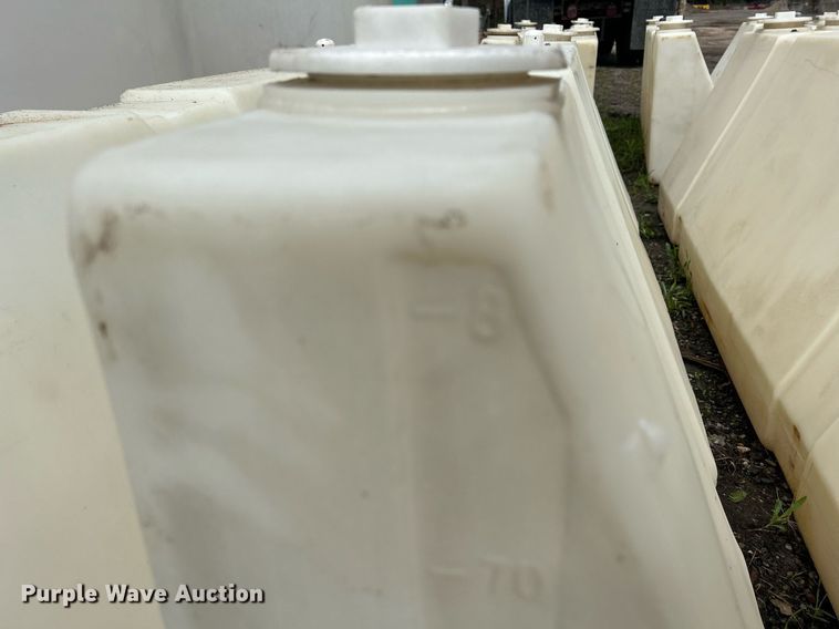 image for item DR4591 (2) barricades