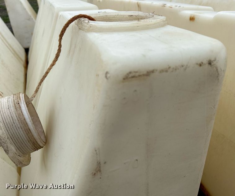 image for item DR4594 (2) barricades