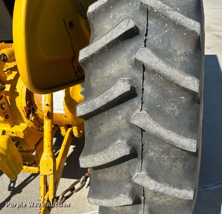 image for item DR5147 1993 Ford 3430  tractor