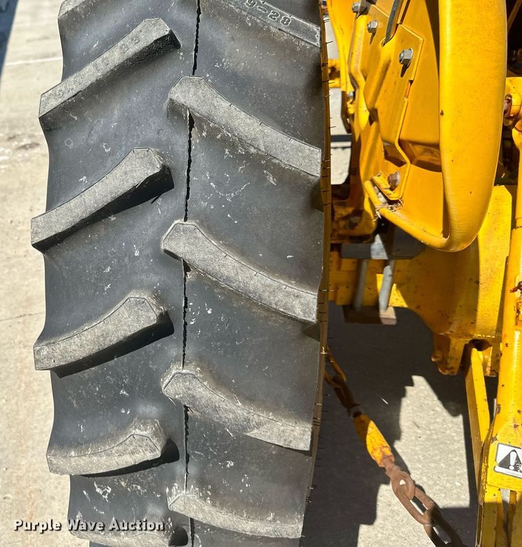 image for item DR5147 1993 Ford 3430  tractor