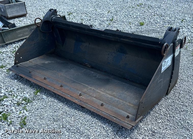 Bradco Bradco 72" W 4in1 skid steer bucket in Kearney, MO Item
