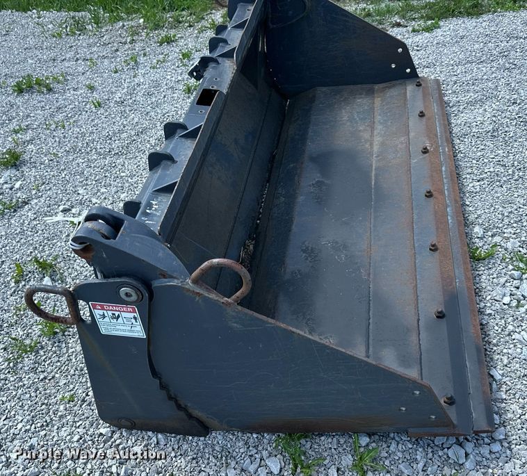 Bradco Bradco 72" W 4in1 skid steer bucket in Kearney, MO Item