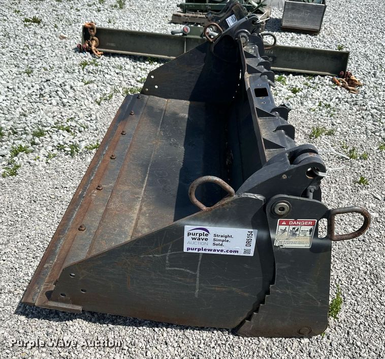 Bradco Bradco 72" W 4in1 skid steer bucket in Kearney, MO Item