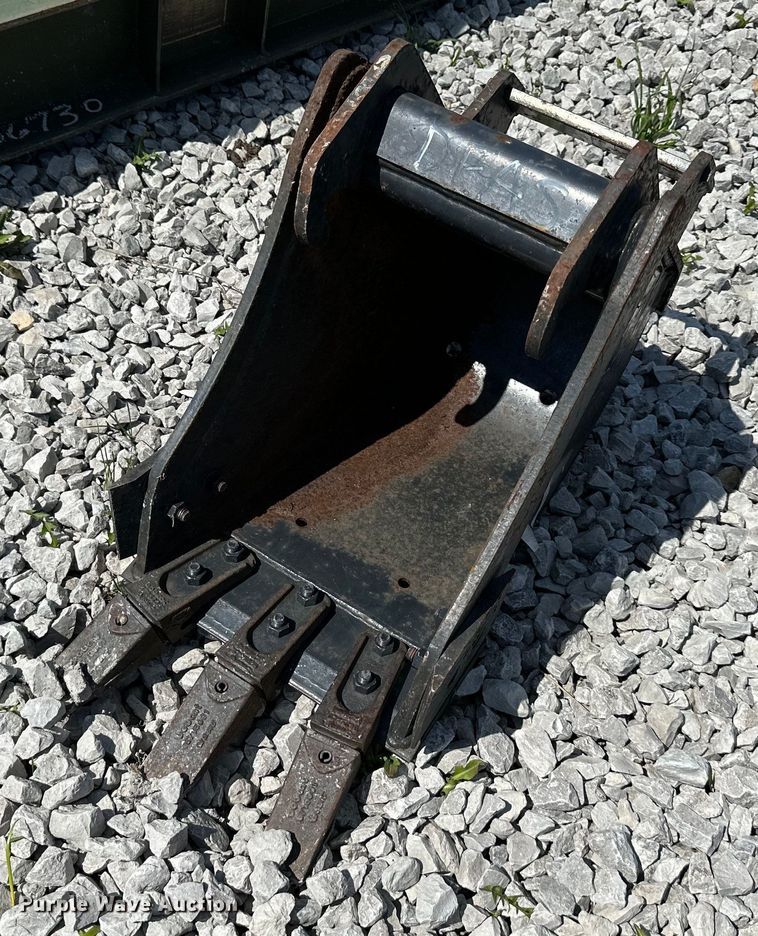 image for item DR5156 Bobcat  excavator bucket