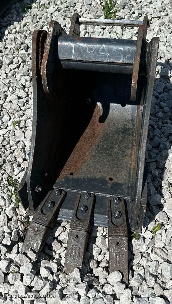 image for item DR5156 Bobcat  excavator bucket