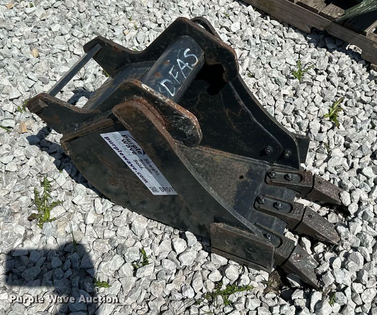 image for item DR5156 Bobcat  excavator bucket