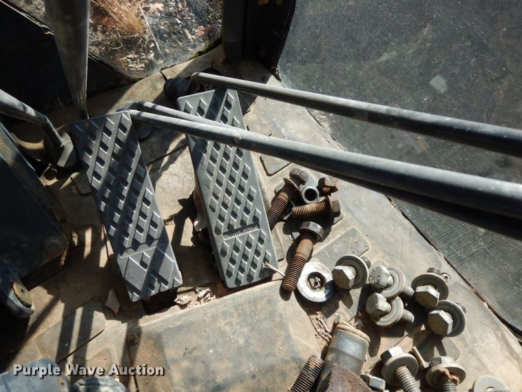 image for item HG9277 2005 John Deere 770D  motor grader