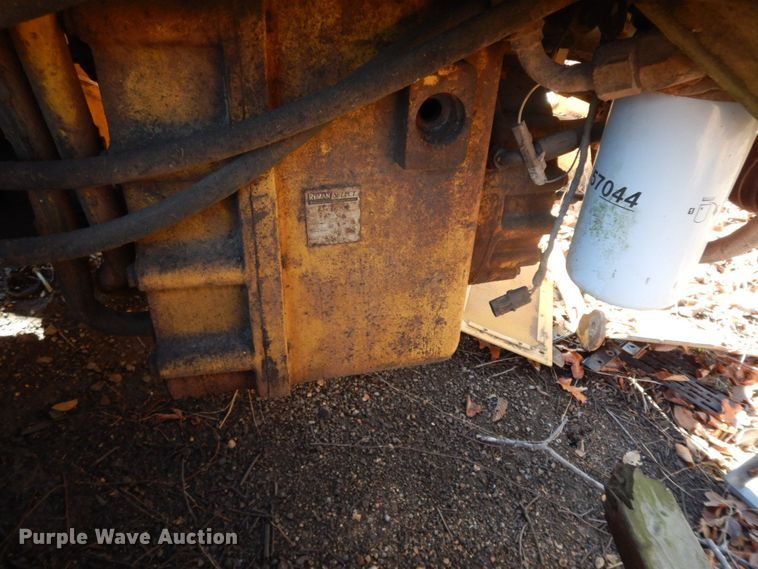 image for item HG9277 2005 John Deere 770D  motor grader