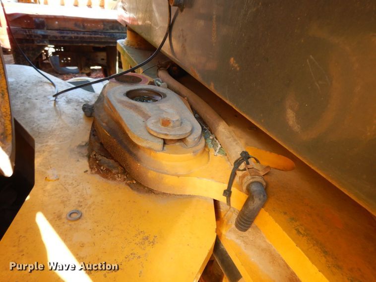 image for item HG9277 2005 John Deere 770D  motor grader