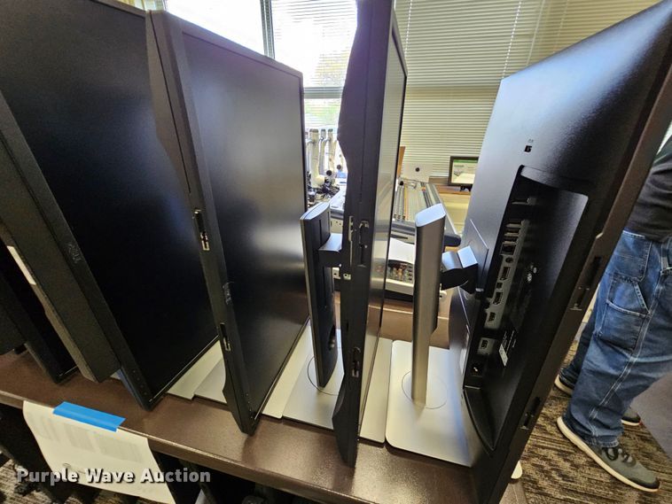 image for item IB9757 (13) monitors