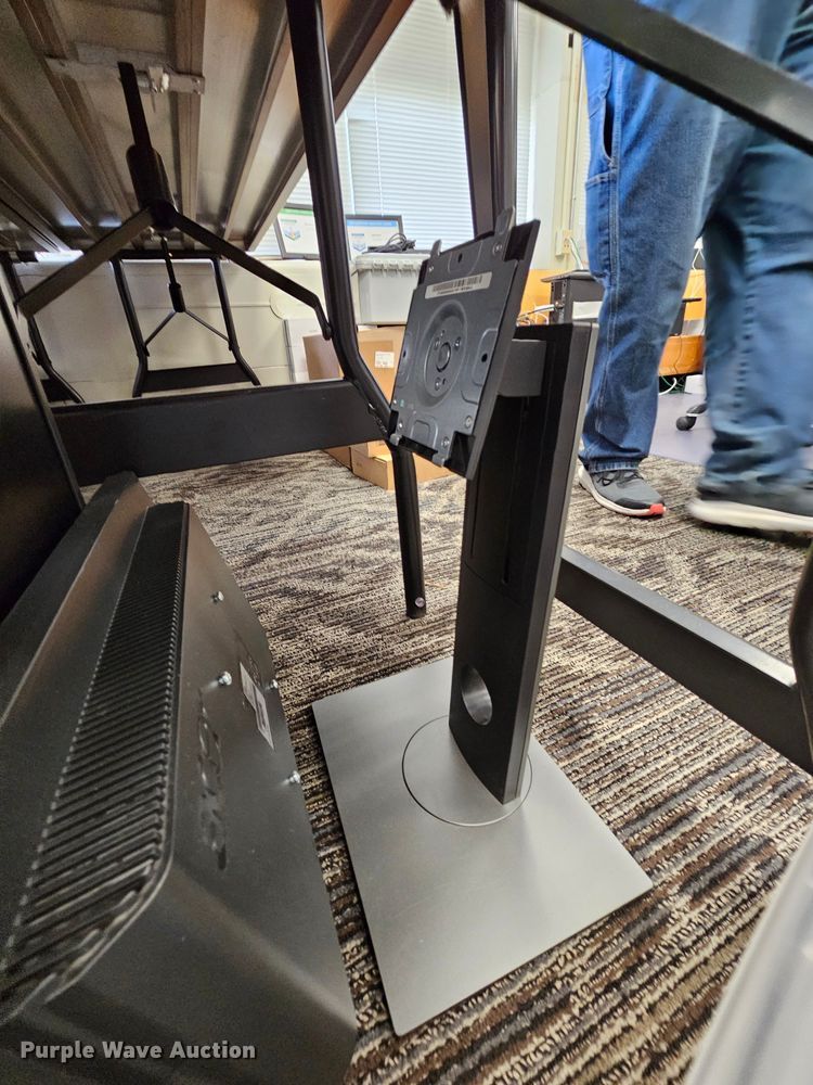 image for item IB9757 (13) monitors