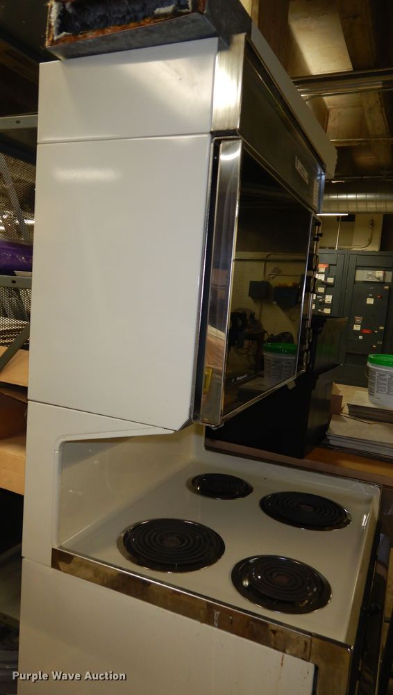 image for item IB9776 Hotpoint double oven