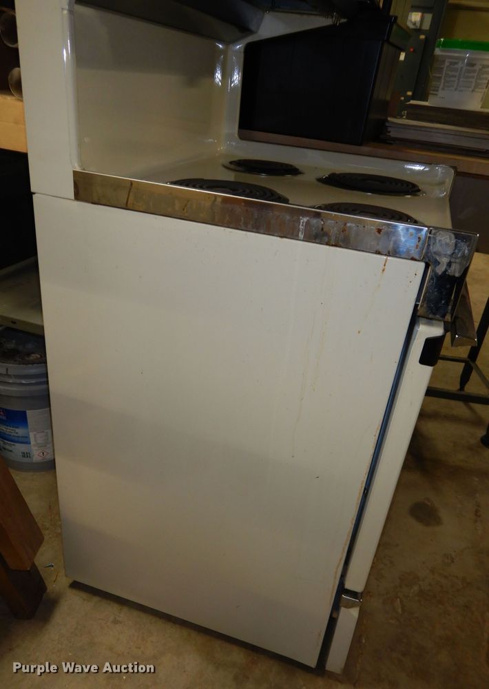 image for item IB9776 Hotpoint double oven