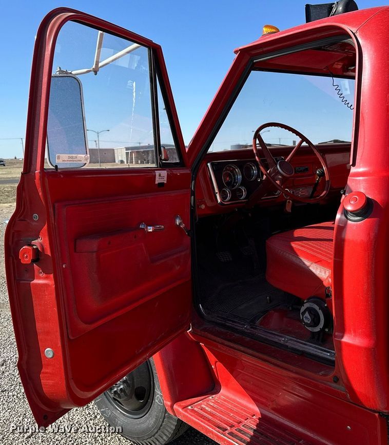 image for item KL9242 1972 Chevrolet C50  pumper fire truck