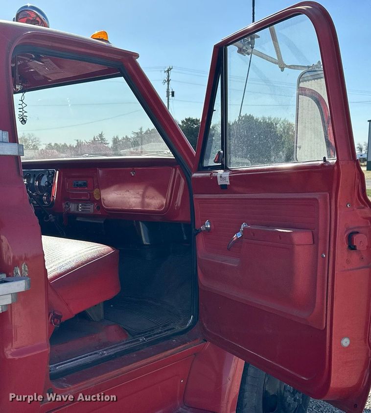 image for item KL9242 1972 Chevrolet C50  pumper fire truck