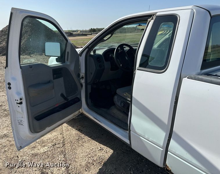 image for item KL9261 2005 Ford F150  pickup truck