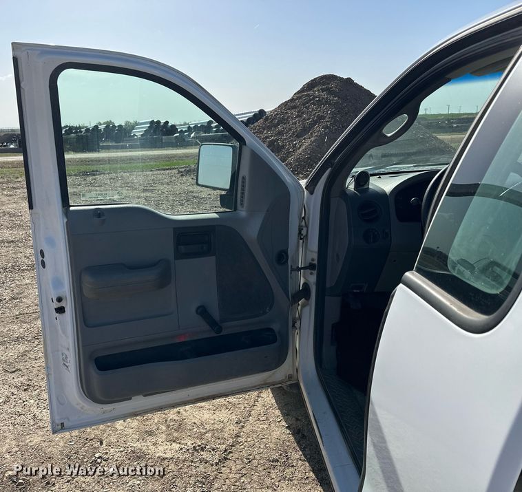 image for item KL9261 2005 Ford F150  pickup truck