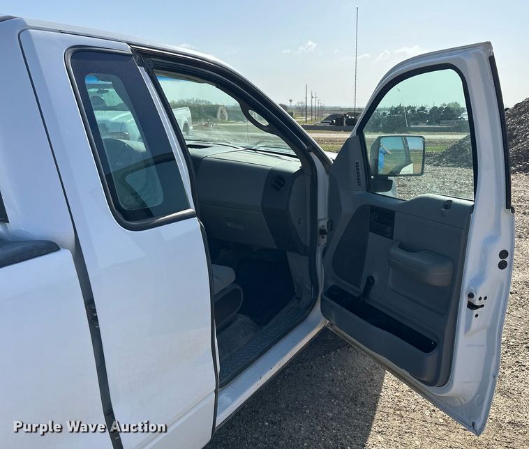 image for item KL9261 2005 Ford F150  pickup truck