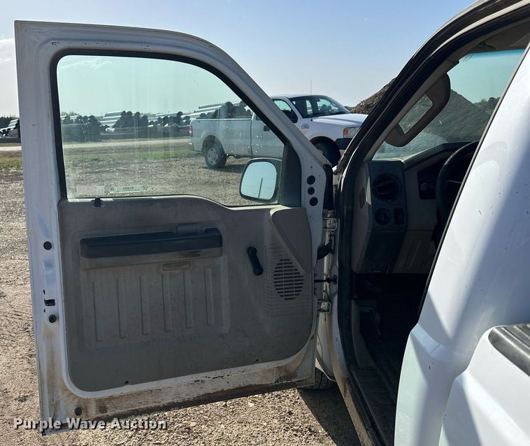 image for item KL9262 2008 Ford F250 Super Duty  pickup truck