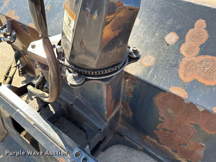 image for item KU9921 2010 Bobcat SB240X72  skid steer snow blower