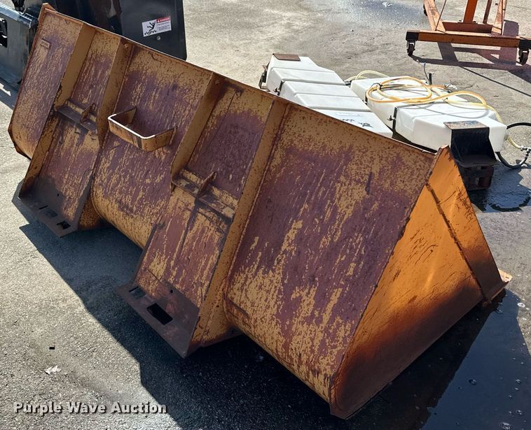 image for item KU9922 Skid steer bucket