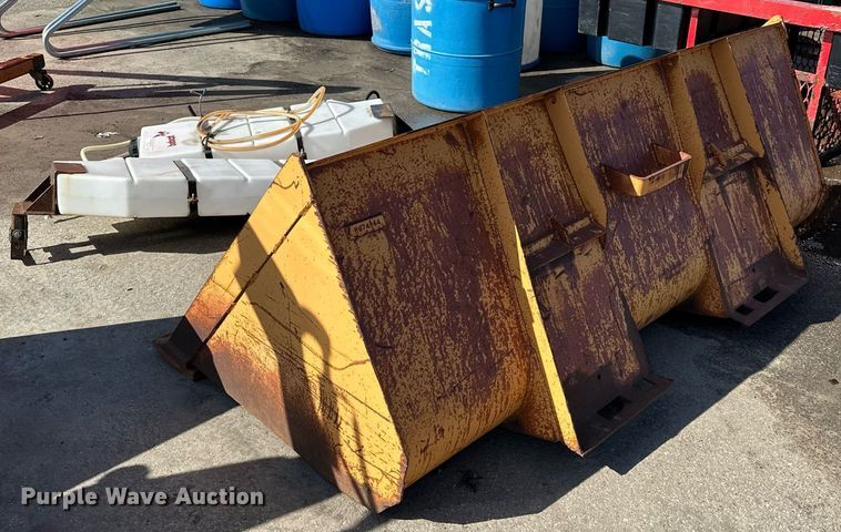 image for item KU9922 Skid steer bucket