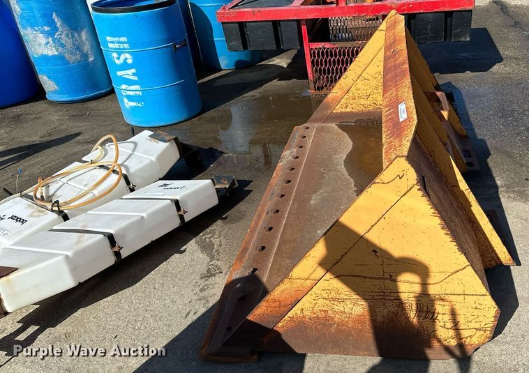 image for item KU9922 Skid steer bucket