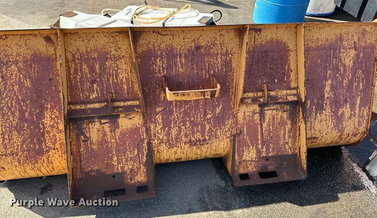 image for item KU9922 Skid steer bucket