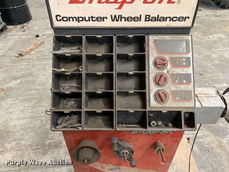 image for item KV9615 Snap-on  wheel balancer