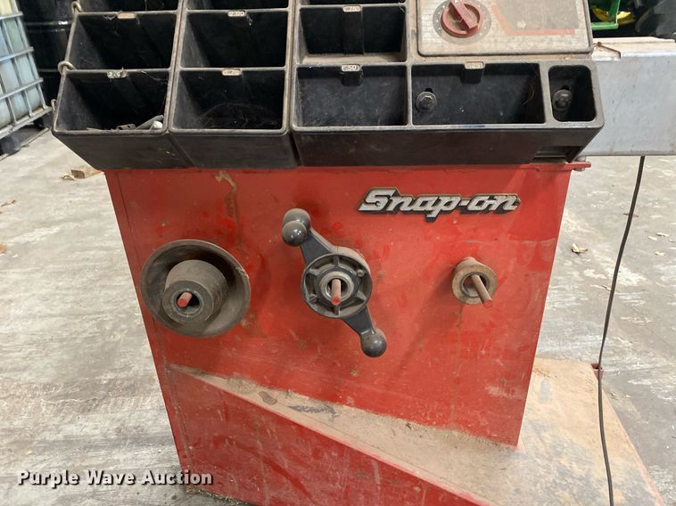 image for item KV9615 Snap-on  wheel balancer