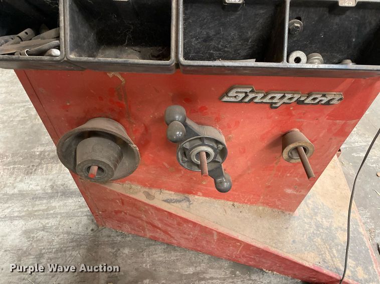 image for item KV9615 Snap-on  wheel balancer