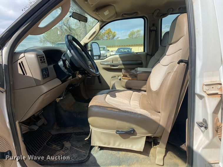 image for item KV9616 2004 Ford F350 Super Duty  Crew Cab pickup truck