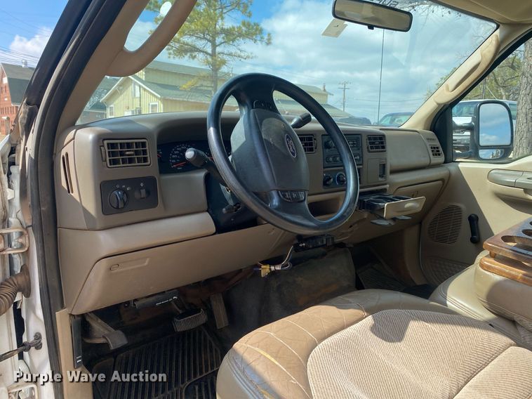 image for item KV9616 2004 Ford F350 Super Duty  Crew Cab pickup truck