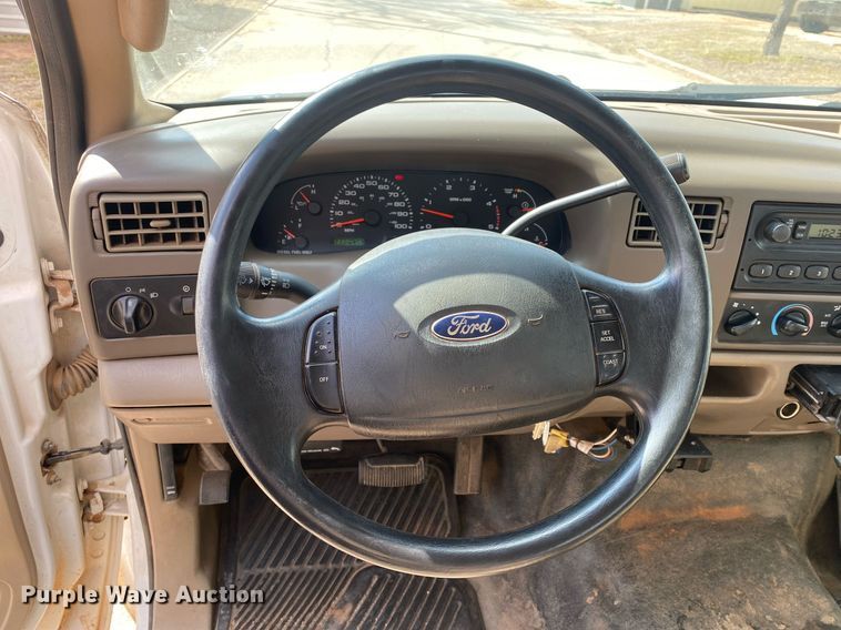 image for item KV9616 2004 Ford F350 Super Duty  Crew Cab pickup truck